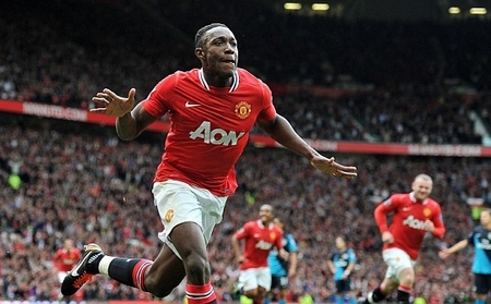 Welbeck ăn mừng bàn thắng mở tỉ số cho Man Utd.